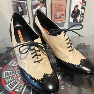 Via Spiga wingtip spectator pumps